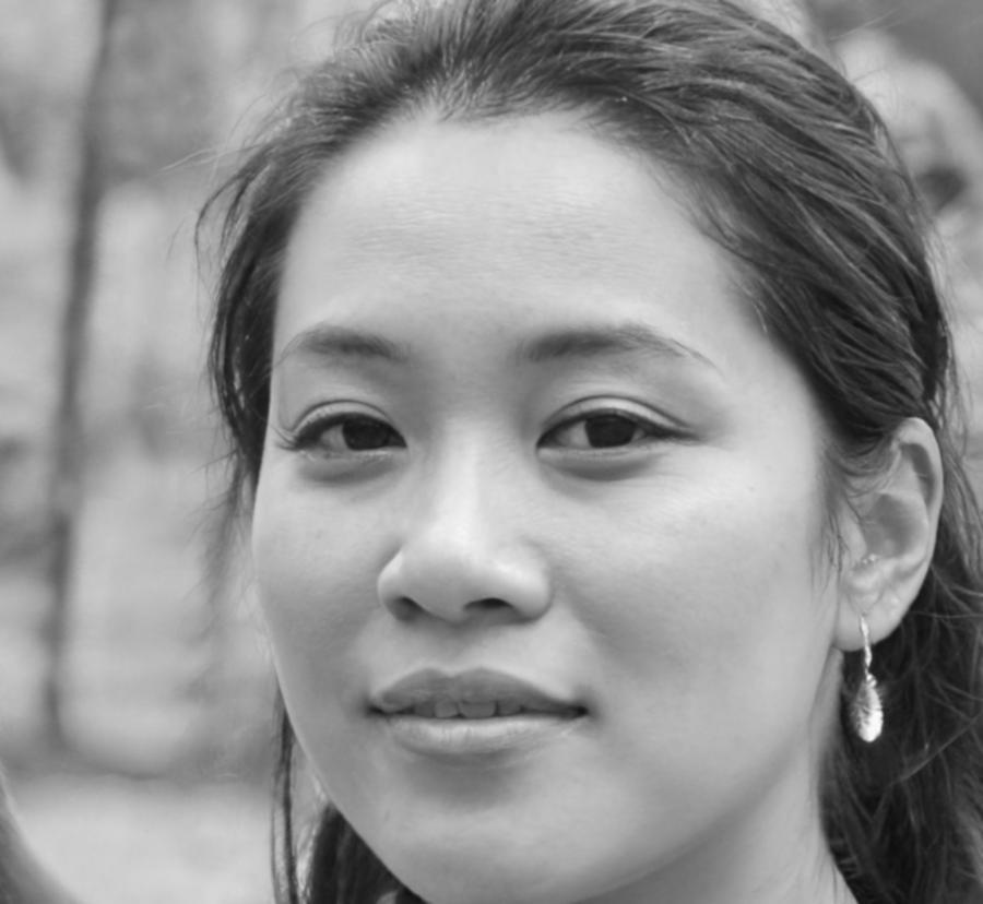 Sofía Delgado Rivas trabajando en análisis de herramientas SEO